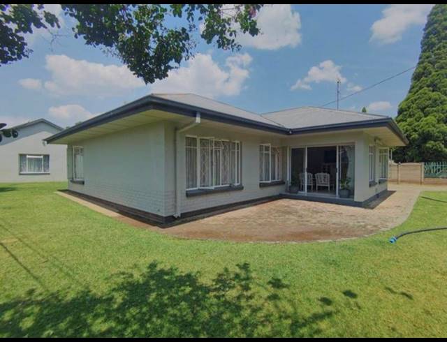 5 BEDROOM HOUSE FOR SALE IN THREE RIVERS